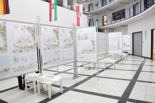 Die Ausstellung der eingereichten Entwürfe kann bis zum 07. Februar 2020 im Kreishausfoyer besucht werden. (Foto: OBK)