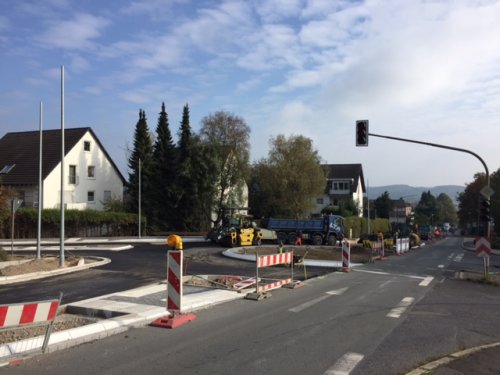 Die Bauarbeiten für den Kreisverkehr sind zur Hälfte erledigt (Foto: OBK)