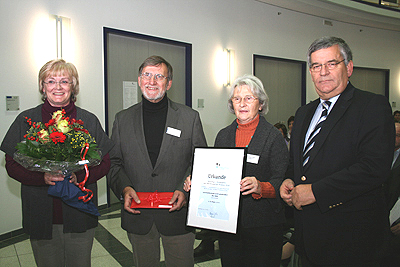 Preistrger der OBG Gummersbach: Angelika Becker, Kurt Willner und Karolin Gstin mit Landrat Hagen Jobi (Foto: OBK)